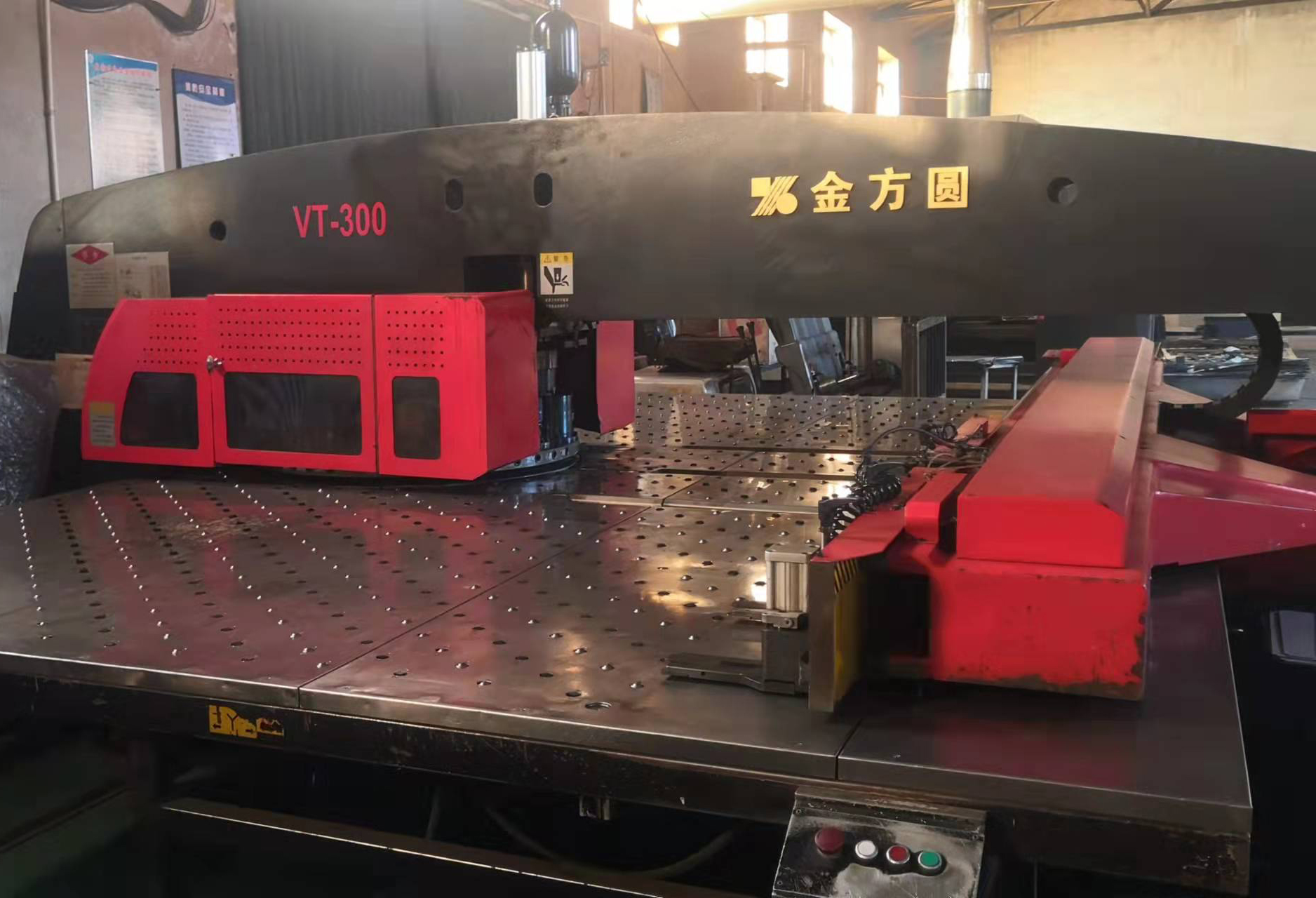 金方(fang)圓數(shu)控磚塔沖牀(chuang)VT300