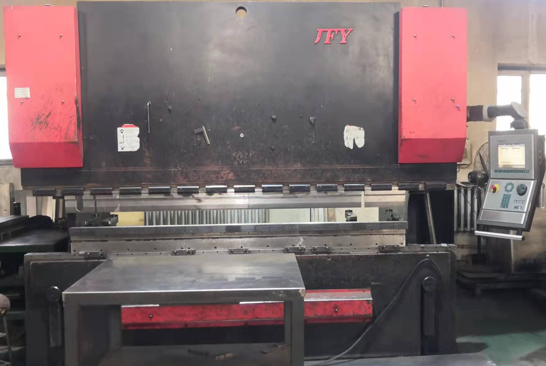 金方(fang)圓數(shu)控折彎機(jī)225T